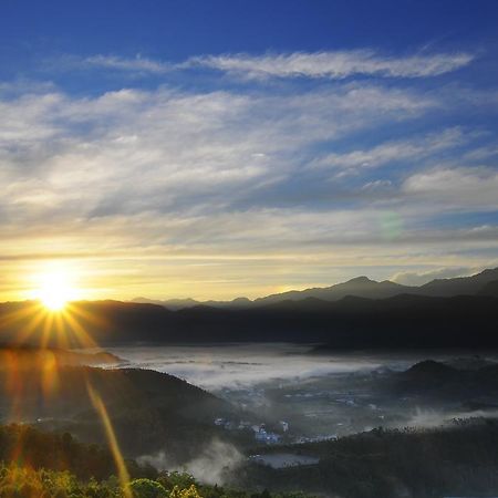 Sun Moon Lake Jinlongshan Bnb Yuchi Extérieur photo